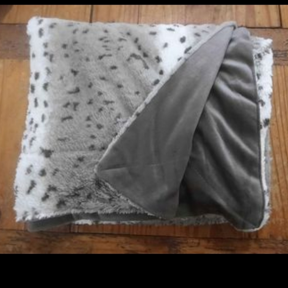 Snow Leopard Blanket
